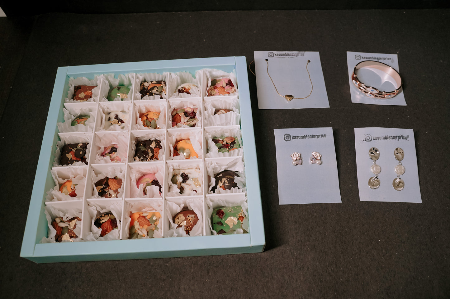 RAKHI HAMPER – GIFT WITH LOVE